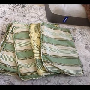 6 reversible placemats